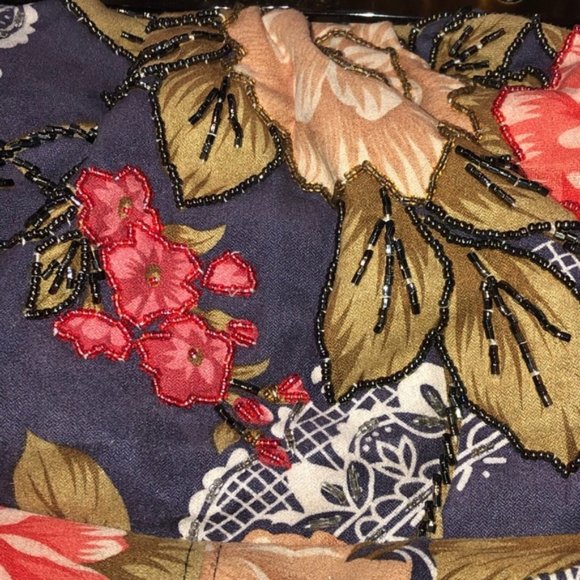 Vintage Floral Bag with Beaded Accents and Decorative Metal Handle and Clasp - Picture 13 of 13